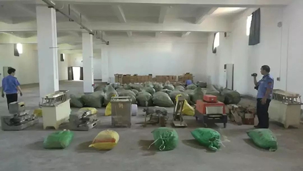 在涉及财产分割的离婚纠纷中，权利和利益应当按照法律和合同得到保护。截图1