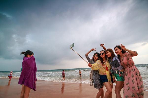 短期戏剧培训课程正在消耗父母的退休储蓄。截图0